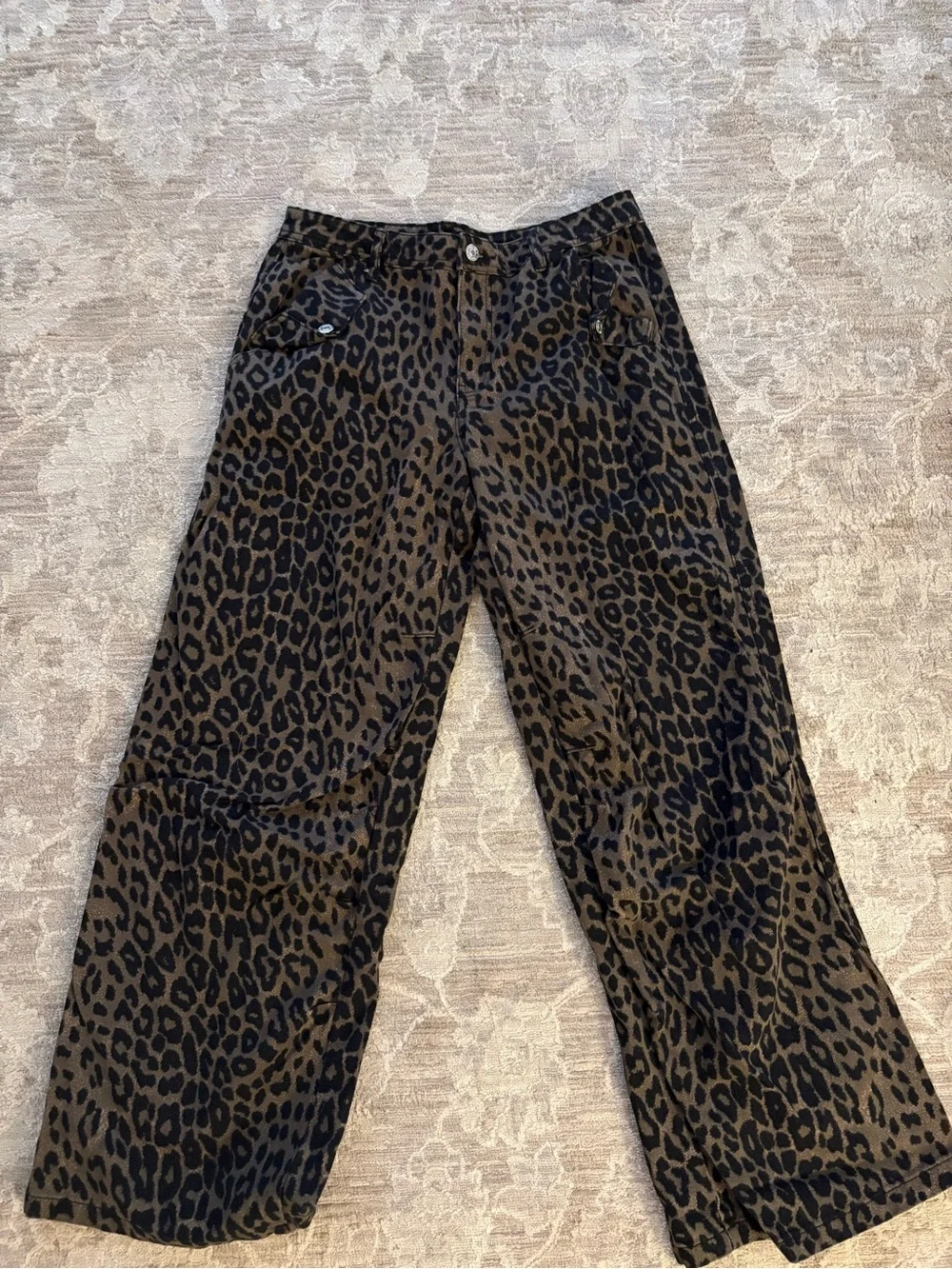 LEOPARD PRINT JEANS ๐๐๐ฑ - Picture 3 of 5